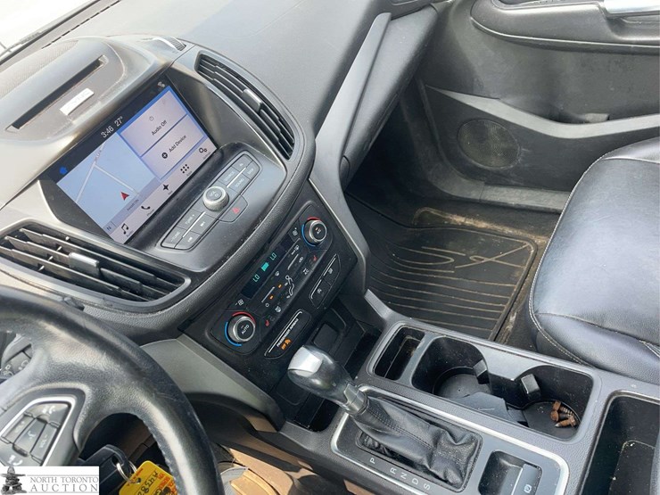 2017-ford-escape-se-image-13