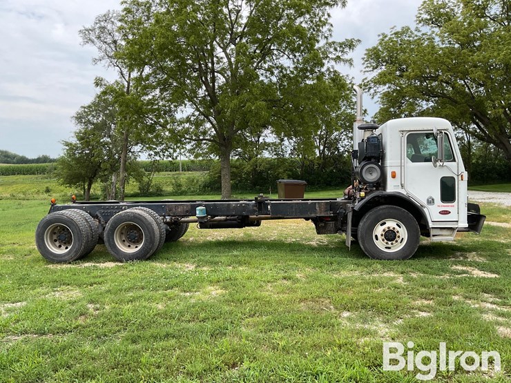 2004-peterbilt-320-image-4