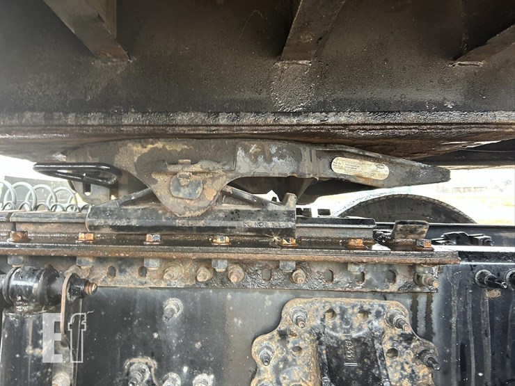 2015-volvo-vnm62t630-image-43
