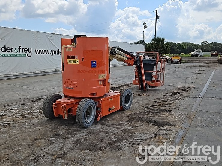2016-jlg-e300ajp-image-4
