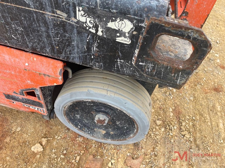 2017-jlg-1932r-image-9
