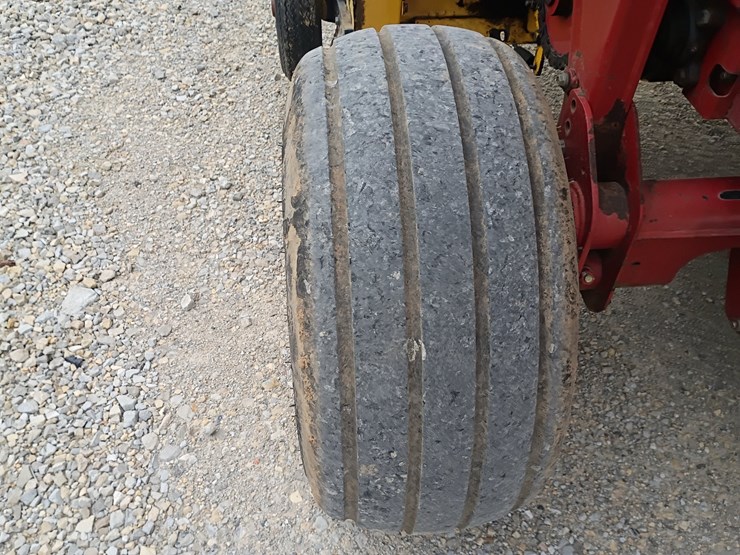 new-holland-br7070-image-41
