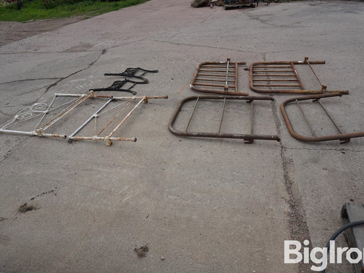 bench-brackets-&-headboards-image-4