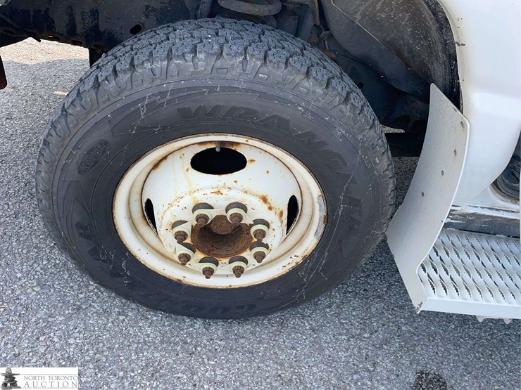 2014-ford-cargo-image-28