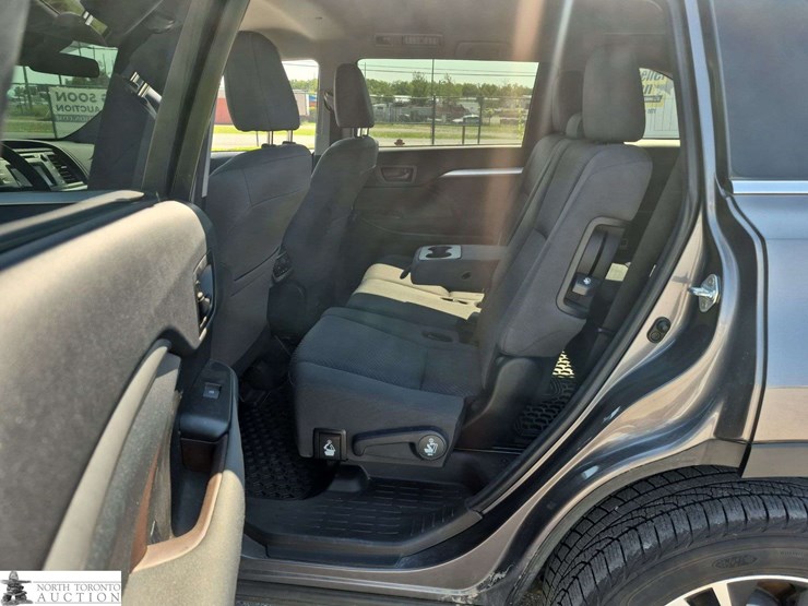 2017-toyota-highlander-image-21