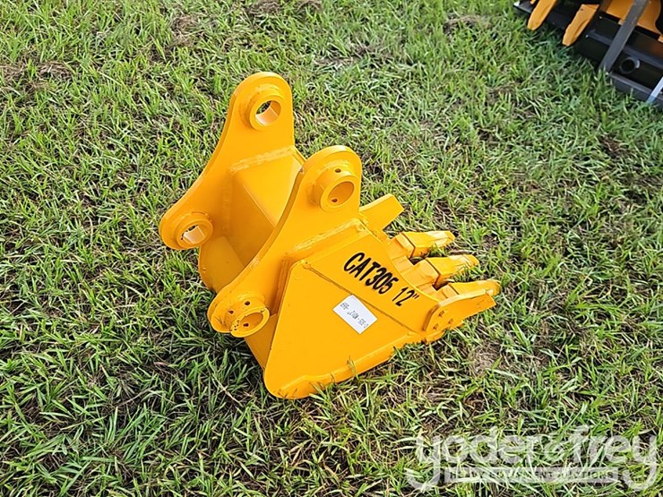 2026-caterpillar-305-image-3