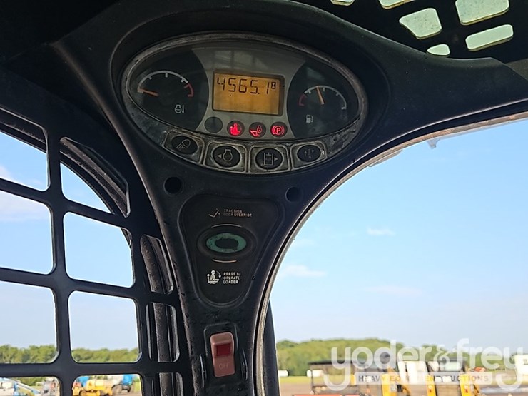 2015-bobcat-t750-image-30