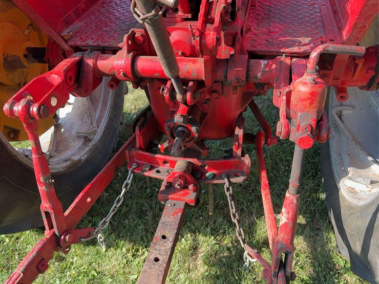 massey-ferguson-444-image-32