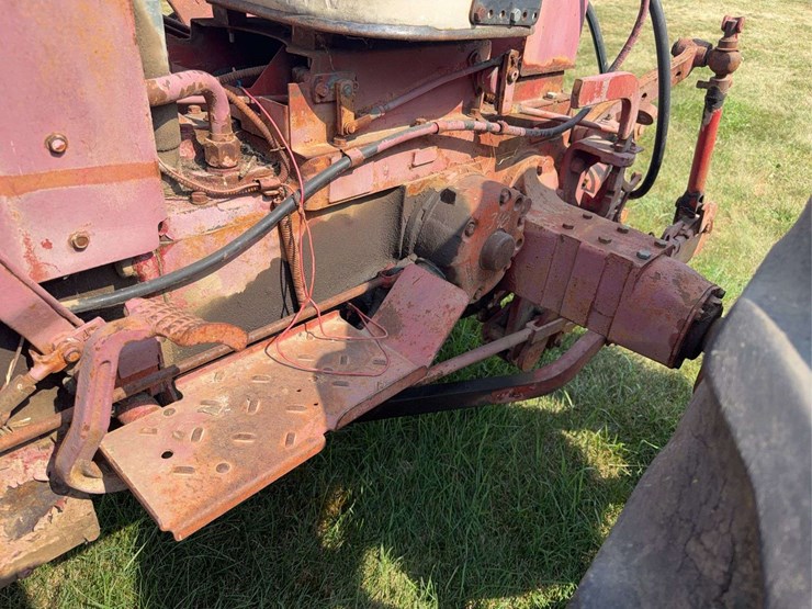 farmall-340-gas-with-loader-image-46