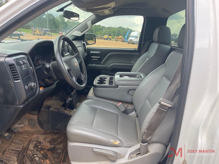 2015-chevrolet-silverado-1500-pickup-truck-image-18