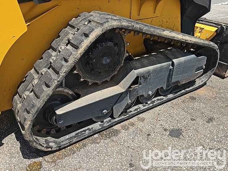 2019-deere-317g-image-16
