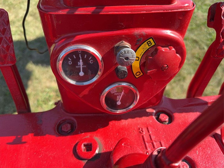 farmall-200-image-40