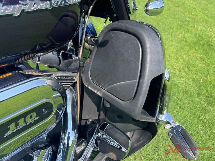 2014-harley-davidson-cvo-limited-mt.-rushmore-project-image-13