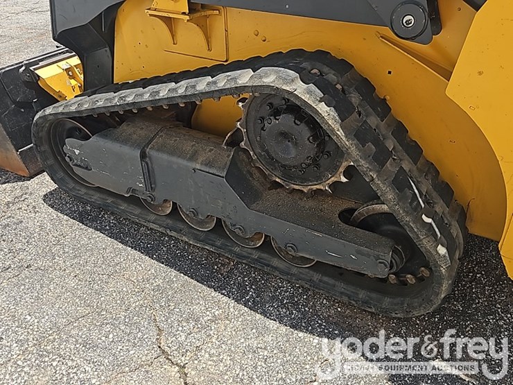 2019-deere-317g-image-17