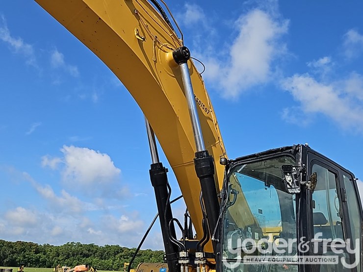 2019-caterpillar-336-image-17