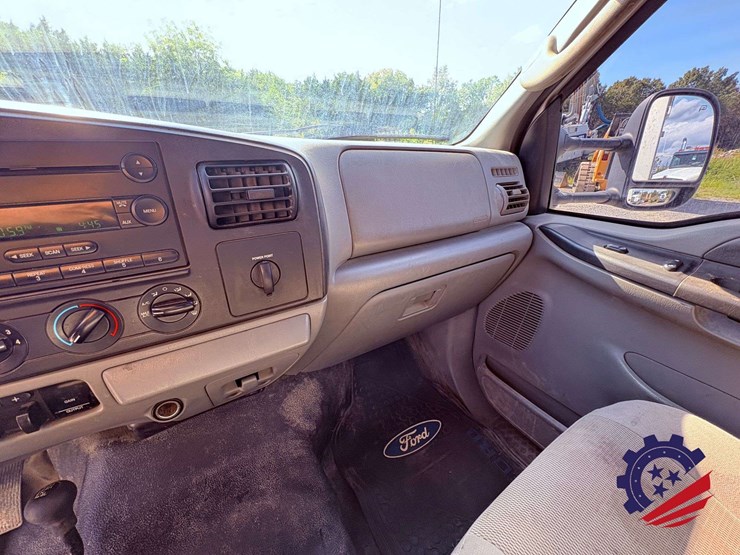 2006-ford-f550-xlt-sd-image-86