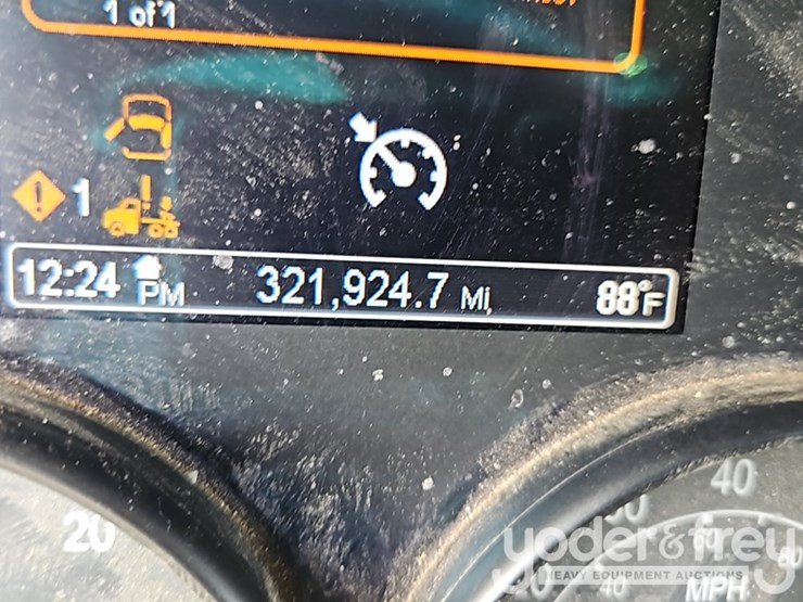 2018-peterbilt-567-image-40