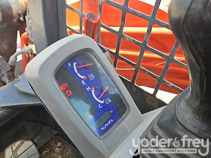 2015-kubota-svl90-2-image-30