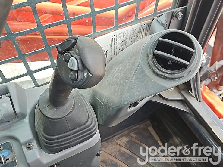 2023-kubota-svl75-2hwc-image-28