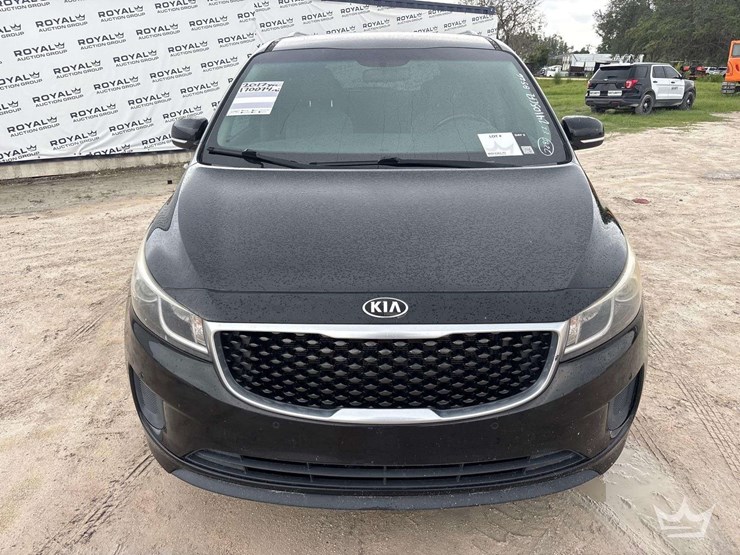 2017-kia-sedona-image-28