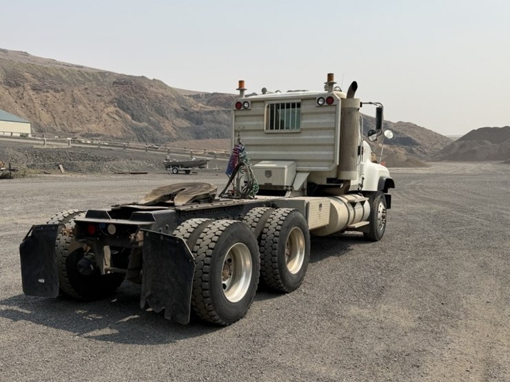 2004-international-5500i-t/a-truck-tractor-image-5