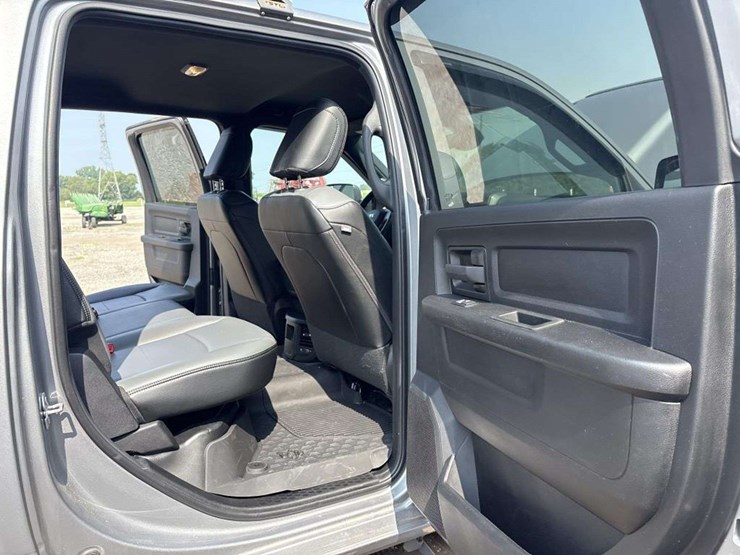 2022-dodge-3500-image-18