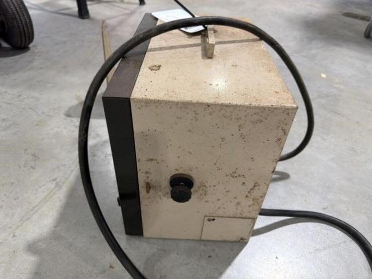 electric-wall-mount-garage-heater-image-2