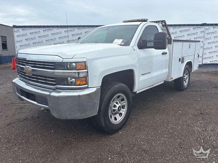 2018-chevrolet-silverado-3500hd-image-1