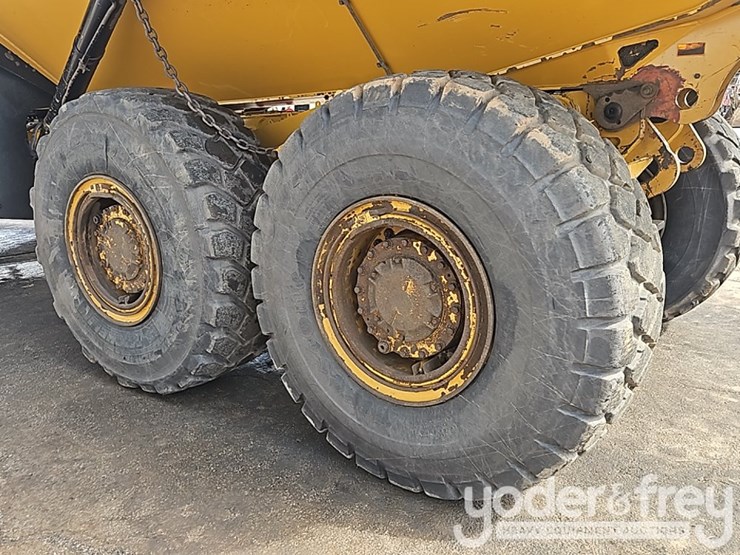 2021-caterpillar-730-image-11