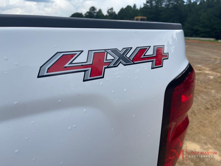 2015-chevrolet-silverado-1500-pickup-truck-image-13