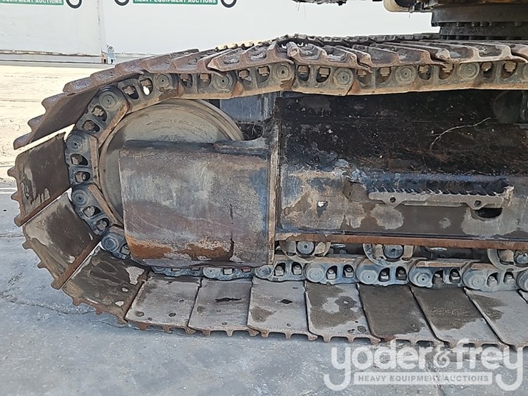 2019-caterpillar-323-image-22