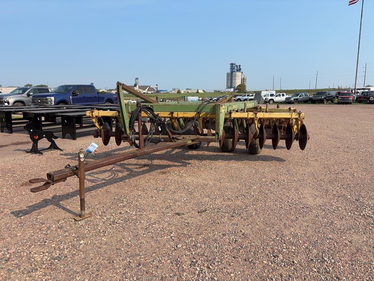 john-deere-340-image-1