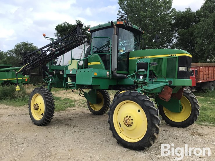 john-deere-4700-image-3