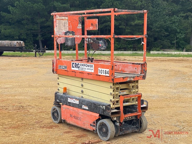 2017-jlg-1932r-image-1