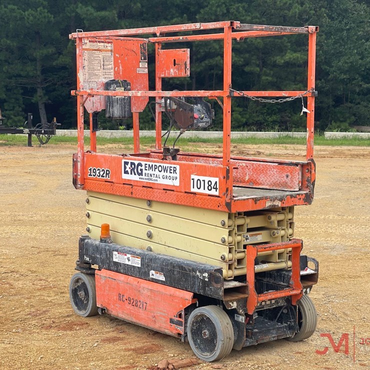 2017 JLG 1932R