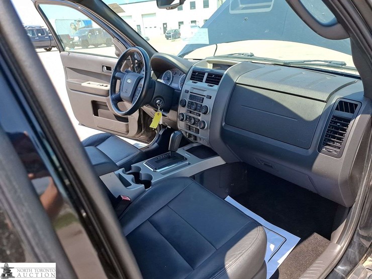 2012-ford-escape-image-16