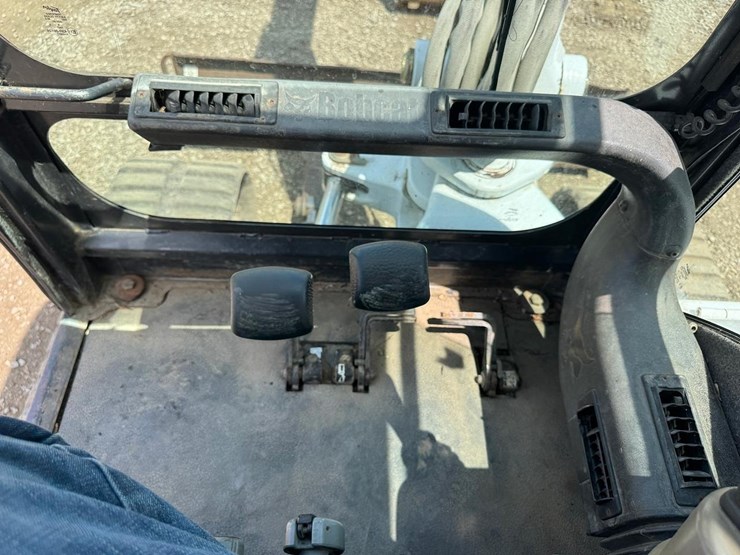 2006-bobcat-341g-image-27