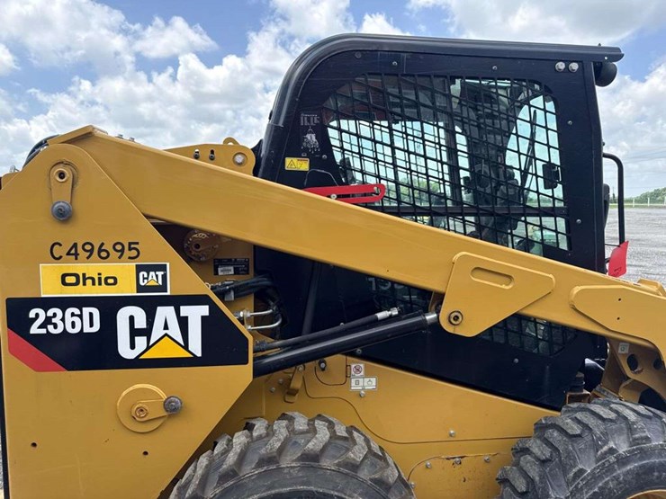 caterpillar-236d-image-14