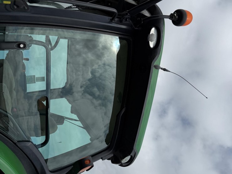 2013-john-deere-8310r-image-18