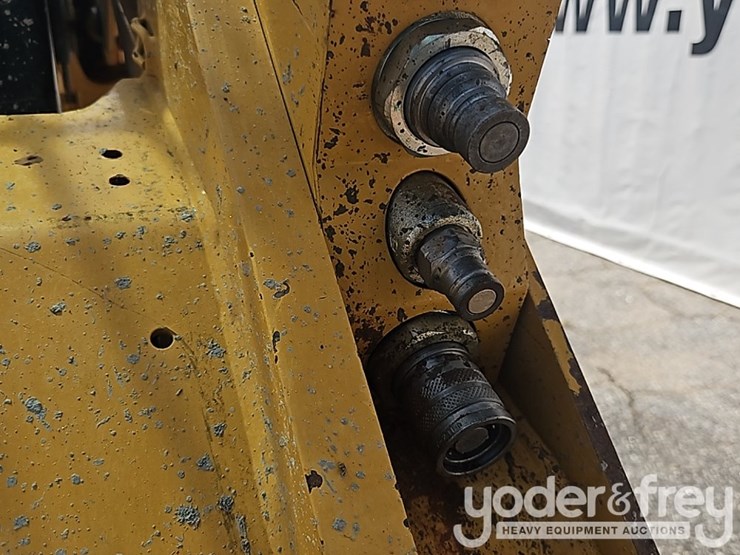 2022-caterpillar-279d3-image-23