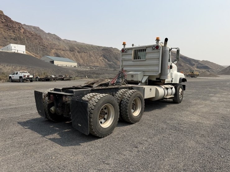 2004-international-5500i-t/a-truck-tractor-image-5