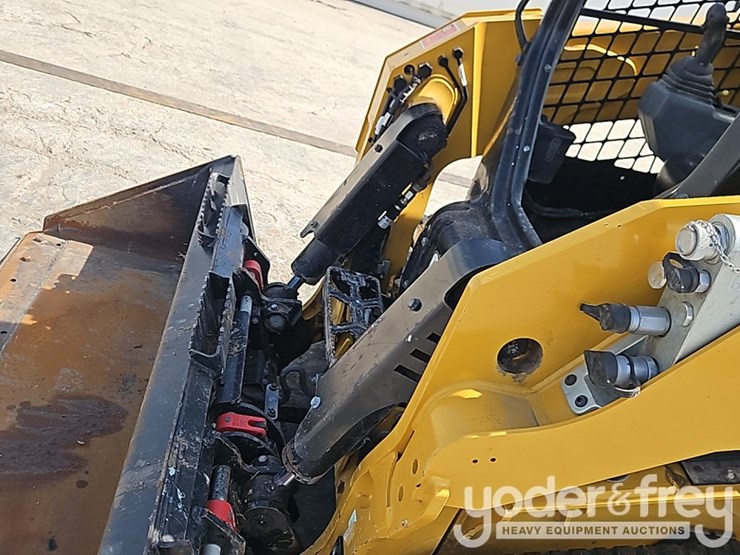 2025-caterpillar-255-image-16