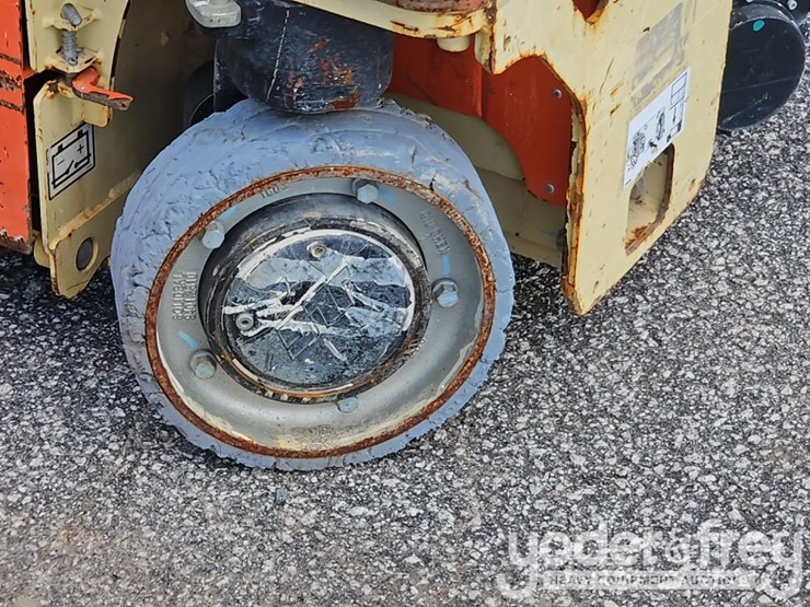 2017-jlg-1230es-image-9