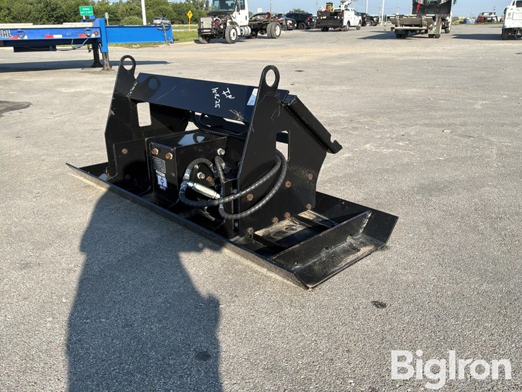 2025-massey-ferguson-730-image-1