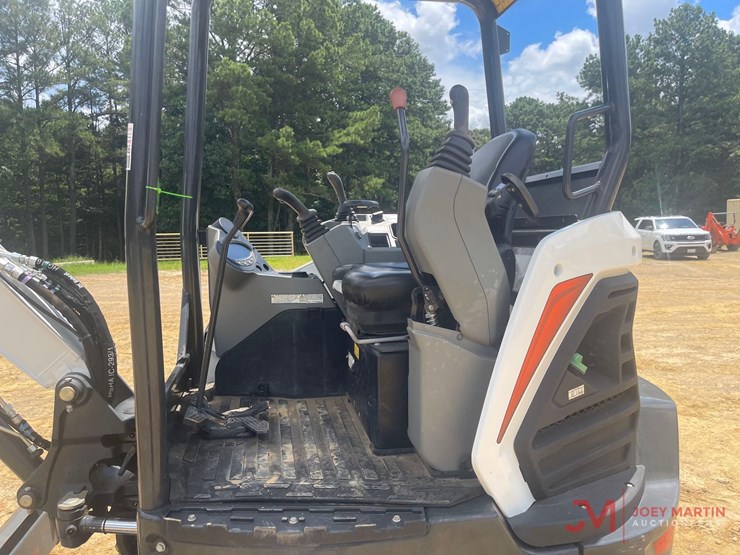 2025-bobcat-e35-r2-series-mini-excavator-image-18