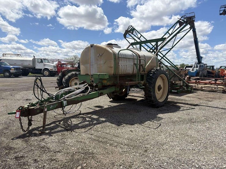 900-gallon-great-plains-sprayer-image-1