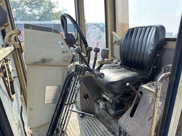 komatsu-grader-gd615a-image-19