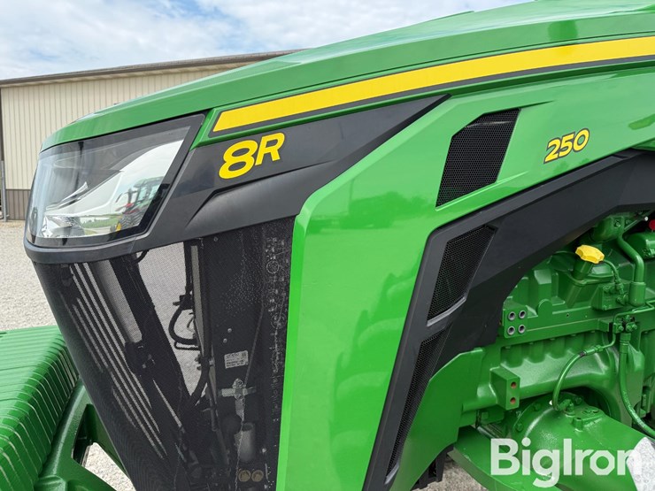 2025-john-deere-8r-250-image-10