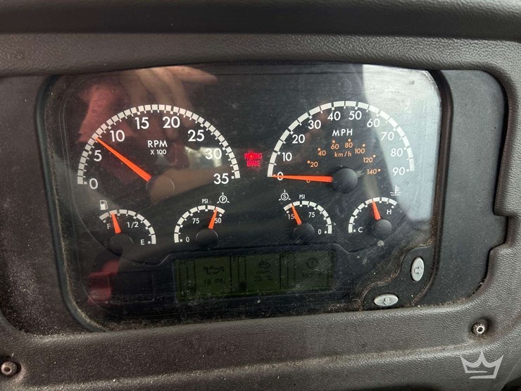 2019-freightliner-m2-106-image-46