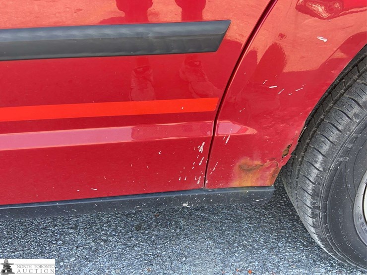 2013-dodge-grand-caravan-sxt-image-25